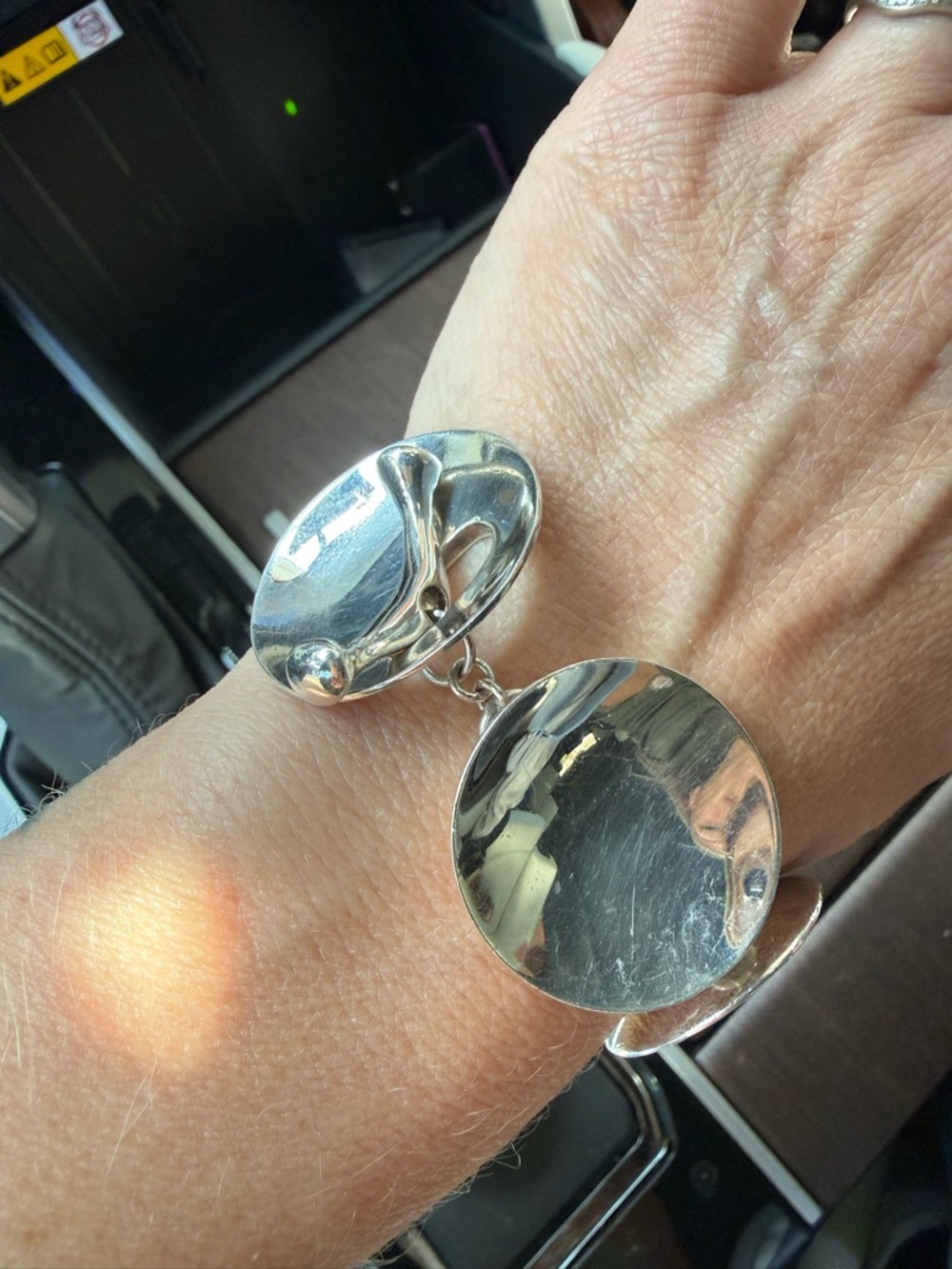 Chic Silver Disc Bracelet - Picture 10 of 11
